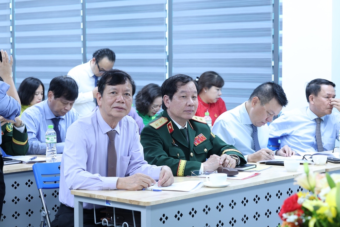 Sinh hoạt chi bộ không nhất thiết chỉ ở phòng họp- Ảnh 7. Sinh hoạt chi bộ không nhất thiết chỉ ở phòng họp- Ảnh 7.