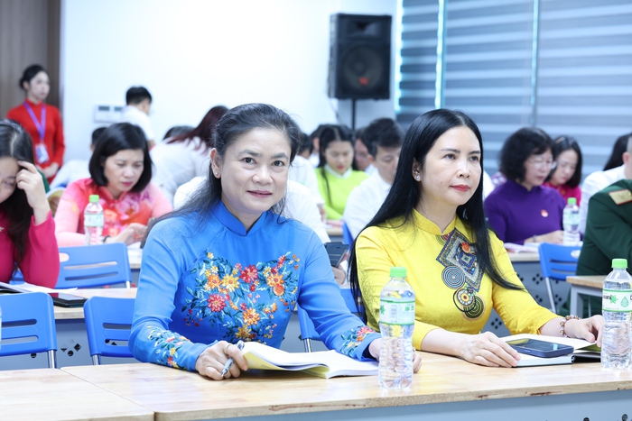 Sinh hoạt chi bộ không nhất thiết chỉ ở phòng họp- Ảnh 3. Sinh hoạt chi bộ không nhất thiết chỉ ở phòng họp- Ảnh 3.