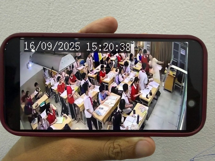 Từ vụ nam sinh lớp 7 giật tóc, nhấn đầu cô chủ nhiệm: Giáo viên lo ngại học sinh cá biệt "nhờn luật"- Ảnh 2. Từ vụ nam sinh lớp 7 giật tóc, nhấn đầu cô chủ nhiệm: Giáo viên lo ngại học sinh cá biệt "nhờn luật"- Ảnh 2.