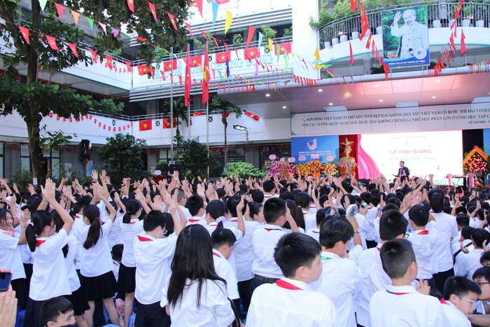 Từ vụ nam sinh lớp 7 giật tóc, nhấn đầu cô chủ nhiệm: Giáo viên lo ngại học sinh cá biệt "nhờn luật"- Ảnh 1. Từ vụ nam sinh lớp 7 giật tóc, nhấn đầu cô chủ nhiệm: Giáo viên lo ngại học sinh cá biệt "nhờn luật"- Ảnh 1.