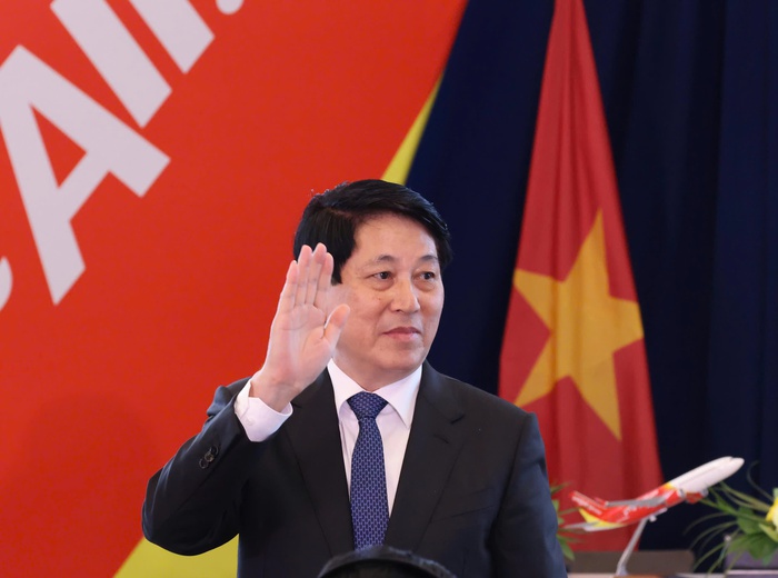 Chủ tịch nước Lương Cường chứng kiến Vietjet nhận bàn giao tàu bay Boeing đầu tiên - dấu mốc 30 năm quan hệ Việt Nam - Hoa Kỳ- Ảnh 1. Chủ tịch nước Lương Cường chứng kiến Vietjet nhận bàn giao tàu bay Boeing đầu tiên - dấu mốc 30 năm quan hệ Việt Nam - Hoa Kỳ- Ảnh 1.
