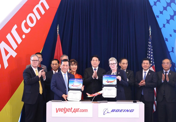 Chủ tịch nước Lương Cường chứng kiến Vietjet nhận bàn giao tàu bay Boeing đầu tiên - dấu mốc 30 năm quan hệ Việt Nam - Hoa Kỳ- Ảnh 2. Chủ tịch nước Lương Cường chứng kiến Vietjet nhận bàn giao tàu bay Boeing đầu tiên - dấu mốc 30 năm quan hệ Việt Nam - Hoa Kỳ- Ảnh 2.