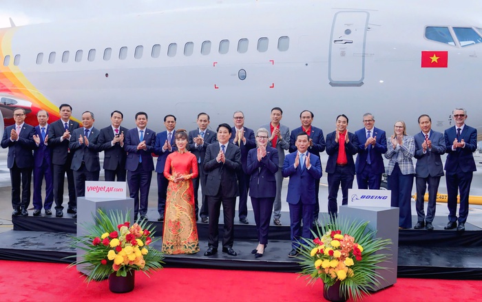 Chủ tịch nước Lương Cường chứng kiến Vietjet nhận bàn giao tàu bay Boeing đầu tiên - dấu mốc 30 năm quan hệ Việt Nam - Hoa Kỳ- Ảnh 5. Chủ tịch nước Lương Cường chứng kiến Vietjet nhận bàn giao tàu bay Boeing đầu tiên - dấu mốc 30 năm quan hệ Việt Nam - Hoa Kỳ- Ảnh 5.