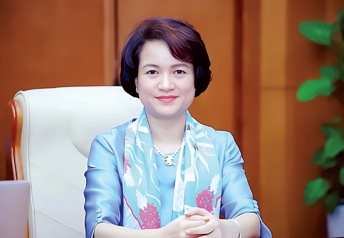 oanh nhân Nguyễn Thị Hương Liên - Phó Tổng giám đốc Công ty cổ phần Sao Thái Dương, Phó Chủ tịch Hiệp hội Doanh nghiệp Khoa học và Công nghệ Việt Nam
