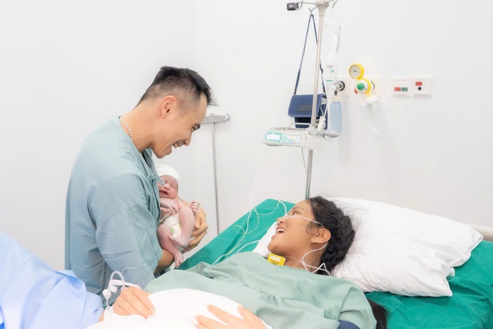 Hoa hậu H'Hen Niê: Con chúng ta may mắn khi có một người ba tuyệt vời như anh- Ảnh 1.
