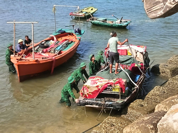 Hải Phòng: Bộ đội biên phòng kêu gọi hàng nghìn tàu thuyền trên biển phòng tránh bão- Ảnh 1.