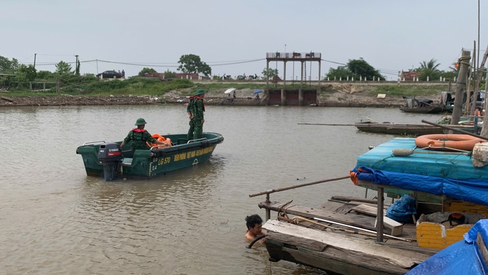 Hải Phòng: Bộ đội biên phòng kêu gọi hàng nghìn tàu thuyền trên biển phòng tránh bão- Ảnh 3.