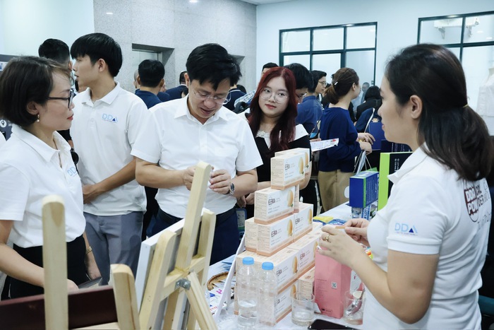 Thúc đẩy tiêu dùng, kiến tạo hệ sinh thái thương mại điện tử 'thuần Việt'- Ảnh 3. Thúc đẩy tiêu dùng, kiến tạo hệ sinh thái thương mại điện tử 'thuần Việt'- Ảnh 3.