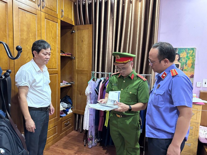 Bắt 2 lãnh đạo công ty đường sắt về hành vi “Lạm dụng chức vụ, quyền hạn chiếm đoạt tài sản”- Ảnh 1.