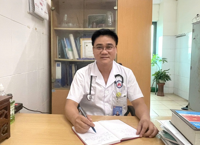 Bác sĩ Trần Văn Quân, Trưởng khoa Nội IV Bệnh viện Phổi Hà Nội