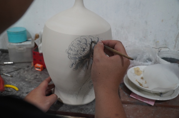 Những chàng trai bỏ phố về làng "thổi hồn" vào đất sét- Ảnh 5.