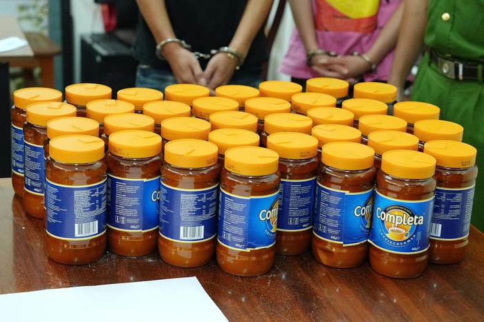 Ngụy trang ma túy vào hộp sữa, bánh kẹo vận chuyển từ châu Âu về Việt Nam- Ảnh 2.