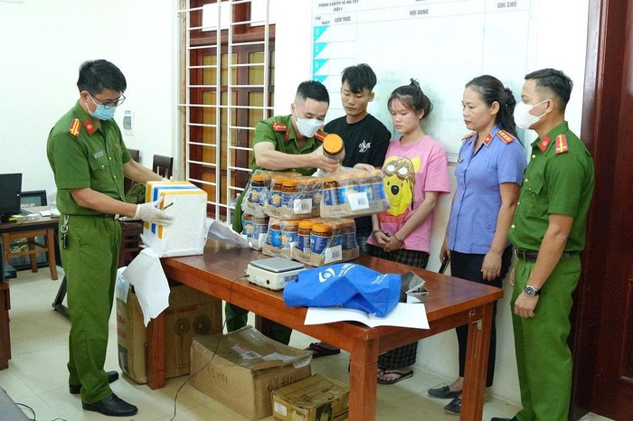 Ngụy trang ma túy vào hộp sữa, bánh kẹo vận chuyển từ châu Âu về Việt Nam- Ảnh 1.