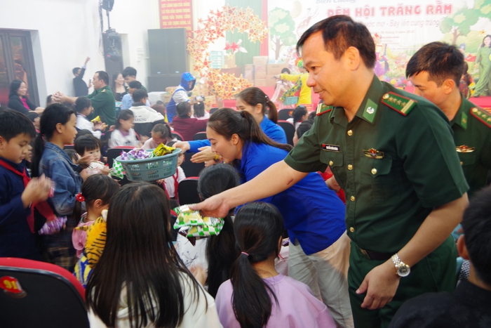 Tuyên Quang: Rộn rã “Biên cương đêm hội trăng rằm – Chắp cánh ước mơ” cho trẻ em- Ảnh 2.