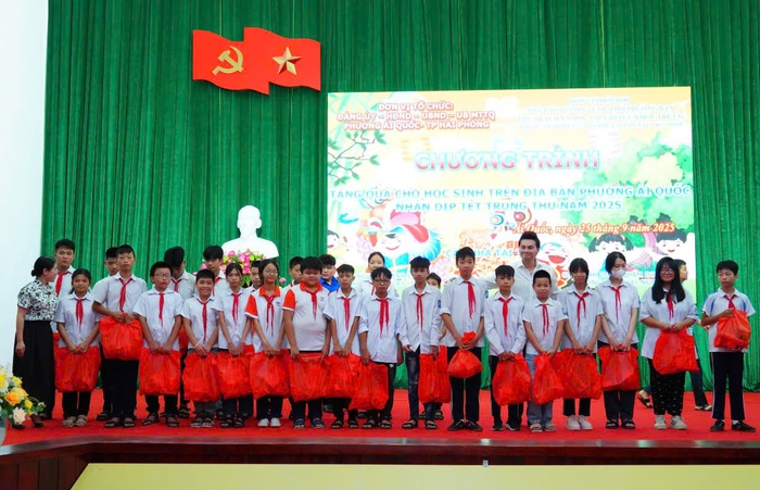 Chung tay lan tỏa yêu thương, thắp sáng ước mơ cho trẻ em dịp Trung thu- Ảnh 1.