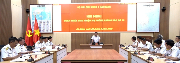 Vùng 3 Hải quân sẵn sàng lực lượng giúp người dân ứng phó với cơn bão số 10- Ảnh 1. Vùng 3 Hải quân sẵn sàng lực lượng giúp người dân ứng phó với cơn bão số 10- Ảnh 1.