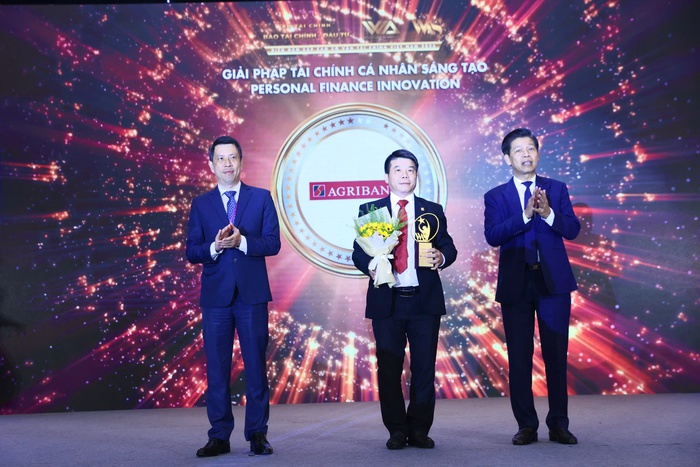 Đổi mới và sáng tạo, Agribank được vinh danh 3 giải thưởng Dịch vụ tài chính tiêu biểu năm 2025- Ảnh 1.