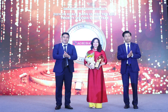 Đổi mới và sáng tạo, Agribank được vinh danh 3 giải thưởng Dịch vụ tài chính tiêu biểu năm 2025- Ảnh 2.