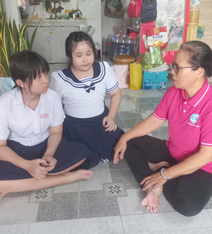 Nữ Trưởng khu phố 27 hết lòng vì trẻ mồ côi - Ảnh 1.