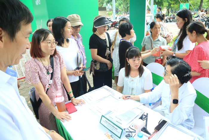 Chủ nhân 60 Huy chương Vàng thể dục cùng vợ tham dự sự kiện dinh dưỡng cộng đồng- Ảnh 1.