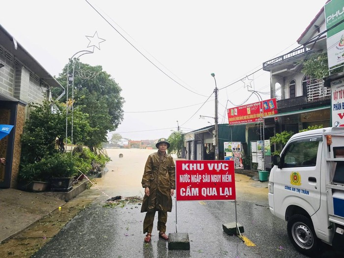 Sau bão số 10, người dân Hà Tĩnh gượng dậy trong đổ nát- Ảnh 4.