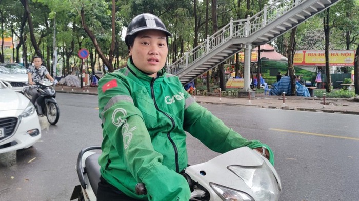 Phụ nữ làm shipper: Gánh mưu sinh trên từng chuyến xe- Ảnh 1.
