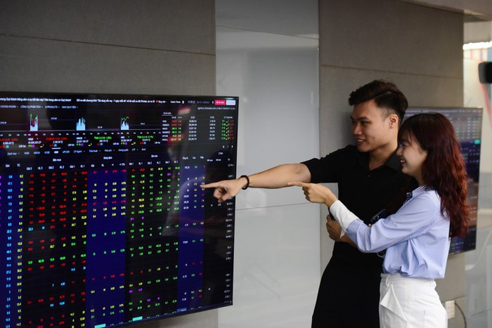 Chứng khoán sáng 29/9: VIC-VHM giữ nhịp, cổ phiếu đầu tư công dẫn sóng- Ảnh 1.