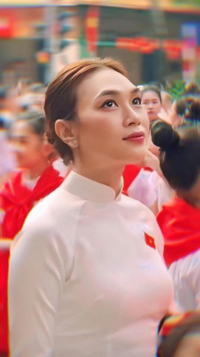 Mỹ Tâm: “Tôi sẽ luôn khắc ghi và giữ mãi lá cờ Việt Nam trong tim mình”
- Ảnh 3. Mỹ Tâm: “Tôi sẽ luôn khắc ghi và giữ mãi lá cờ Việt Nam trong tim mình”
- Ảnh 3.