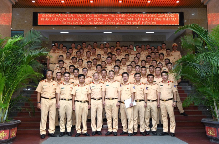 Khen thưởng lực lượng Cảnh sát giao thông tăng cường phục vụ Lễ kỷ niệm A80- Ảnh 2.