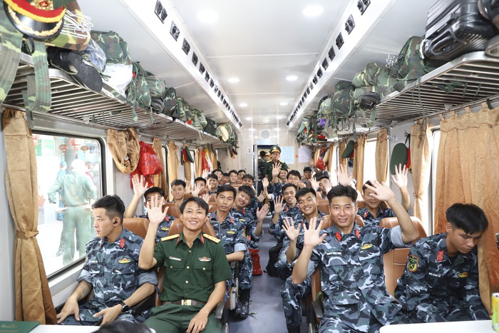 Tiễn 1.257 cán bộ, chiến sĩ hoàn thành nhiệm vụ diễu binh, diễu hành A80- Ảnh 1. Tiễn 1.257 cán bộ, chiến sĩ hoàn thành nhiệm vụ diễu binh, diễu hành A80- Ảnh 1.