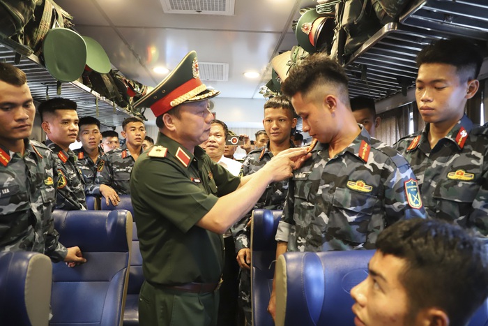 Tiễn 1.257 cán bộ, chiến sĩ hoàn thành nhiệm vụ diễu binh, diễu hành A80- Ảnh 2. Tiễn 1.257 cán bộ, chiến sĩ hoàn thành nhiệm vụ diễu binh, diễu hành A80- Ảnh 2.