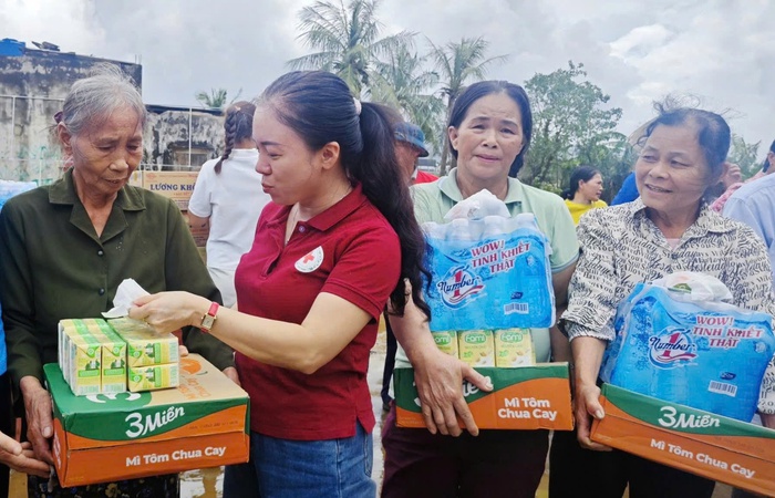 Hội Chữ thập đỏ Việt Nam: Hơn 2,1 tỷ đồng cứu trợ khẩn cấp người dân vùng bão số 10- Ảnh 1.
