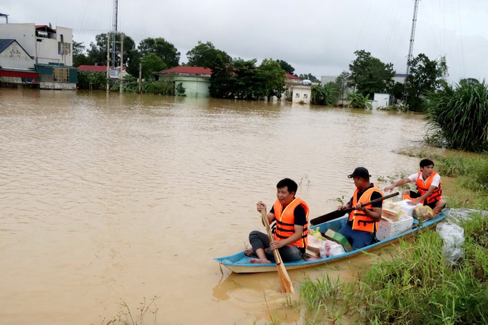 Phụ nữ Thanh Hóa chung tay sẻ chia khó khăn với người dân vùng lũ Nông Cống- Ảnh 3.