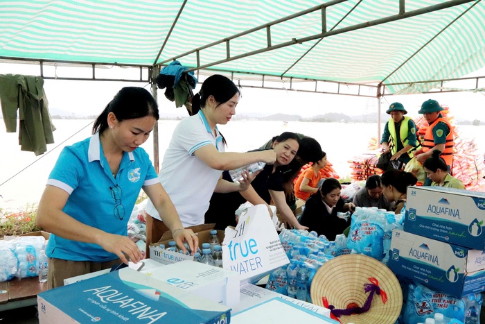 Phụ nữ Thanh Hóa chung tay sẻ chia khó khăn với người dân vùng lũ Nông Cống- Ảnh 1.