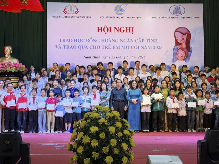 "Mẹ đỡ đầu" - nối dài những yêu thương cho trẻ thiệt thòi - Ảnh 2.