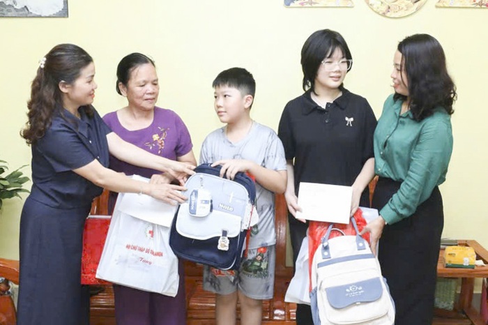 Chương trình “Mẹ đỡ đầu” tại Lạng Sơn: Huy động hơn 2,9 tỷ đồng, đỡ đầu dài hạn 402 trẻ- Ảnh 3.