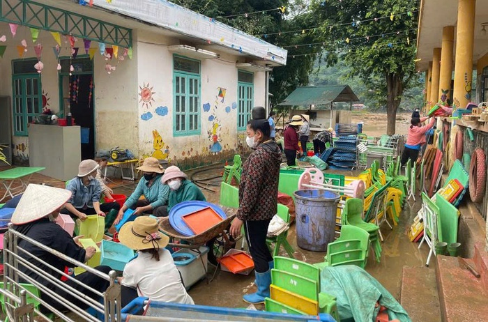 Các cô giáo dọn dẹp tại điểm trường Pá Vạt 1, trường Mầm non Pá Vạt (xã Mường Luân, tỉnh Điện Biên) để chuẩn bị cho năm học mới Các cô giáo dọn dẹp tại điểm trường Pá Vạt 1, trường Mầm non Pá Vạt (xã Mường Luân, tỉnh Điện Biên) để chuẩn bị cho năm học mới