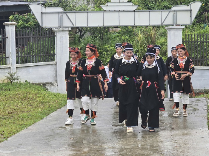 Tạo cơ hội để phụ nữ DTTS học hỏi, dạy con giữ gìn bản sắc văn hóa dân tộc- Ảnh 2. Tạo cơ hội để phụ nữ DTTS học hỏi, dạy con giữ gìn bản sắc văn hóa dân tộc- Ảnh 2.