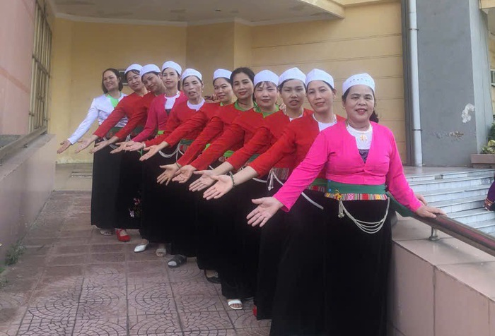 Nam thủ lĩnh của câu lạc bộ dân vũ toàn nữ muốn lan tỏa giá trị tốt đẹp trong cộng đồng- Ảnh 2. Nam thủ lĩnh của câu lạc bộ dân vũ toàn nữ muốn lan tỏa giá trị tốt đẹp trong cộng đồng- Ảnh 2.