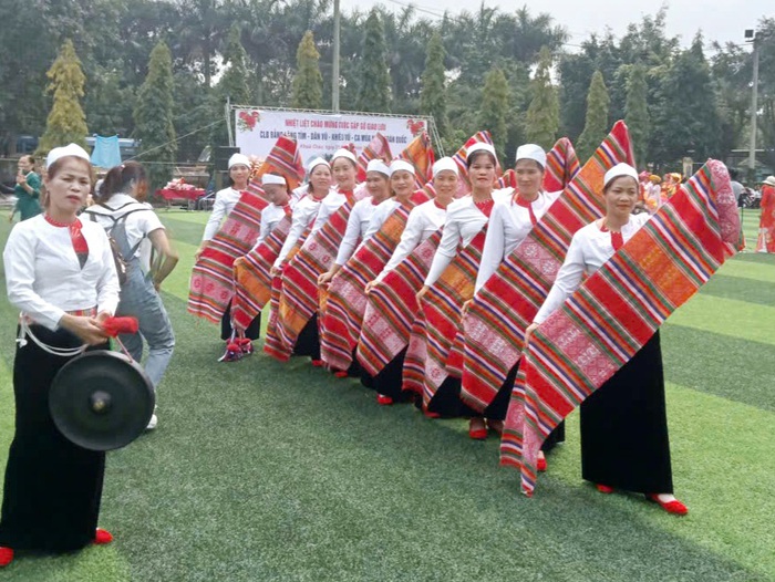 Nam thủ lĩnh của câu lạc bộ dân vũ toàn nữ muốn lan tỏa giá trị tốt đẹp trong cộng đồng- Ảnh 1. Nam thủ lĩnh của câu lạc bộ dân vũ toàn nữ muốn lan tỏa giá trị tốt đẹp trong cộng đồng- Ảnh 1.