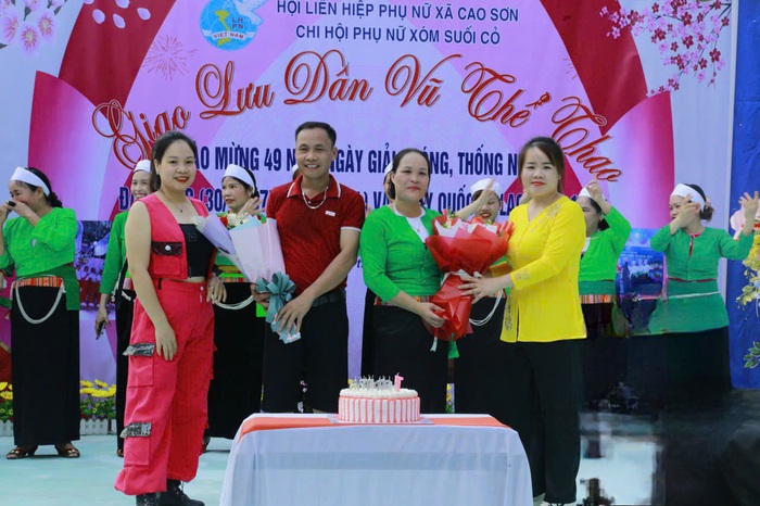 Nam thủ lĩnh của câu lạc bộ dân vũ toàn nữ muốn lan tỏa giá trị tốt đẹp trong cộng đồng- Ảnh 4. Nam thủ lĩnh của câu lạc bộ dân vũ toàn nữ muốn lan tỏa giá trị tốt đẹp trong cộng đồng- Ảnh 4.