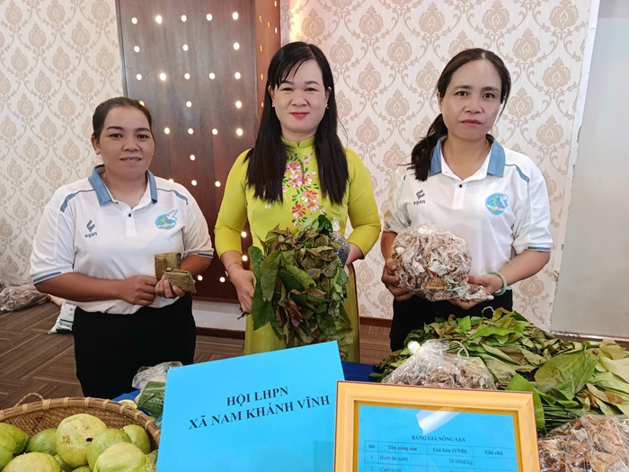 Hội LHPN Khánh Hòa tổ chức nhiều hoạt động chào mừng 95 năm thành lập Hội LHPN Việt Nam- Ảnh 1. Hội LHPN Khánh Hòa tổ chức nhiều hoạt động chào mừng 95 năm thành lập Hội LHPN Việt Nam- Ảnh 1.