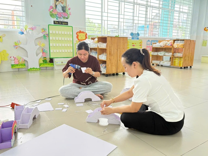 TPHCM: Hoa trong lễ khai giảng chuyển thành hỗ trợ đồng bào bão lụt, học sinh khó khăn- Ảnh 3. TPHCM: Hoa trong lễ khai giảng chuyển thành hỗ trợ đồng bào bão lụt, học sinh khó khăn- Ảnh 3.