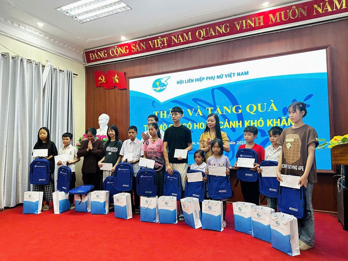 Phó Chủ tịch Hội LHPN Việt Nam tri ân nữ Đảng viên và tặng quà trẻ em có hoàn cảnh khó khăn tại Điện Biên- Ảnh 2. Phó Chủ tịch Hội LHPN Việt Nam tri ân nữ Đảng viên và tặng quà trẻ em có hoàn cảnh khó khăn tại Điện Biên- Ảnh 2.