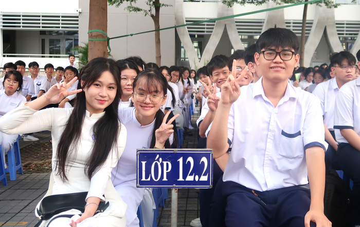 Học sinh TPHCM sẻ chia cùng đồng bào vùng lũ trong lễ khai giảng- Ảnh 1. Học sinh TPHCM sẻ chia cùng đồng bào vùng lũ trong lễ khai giảng- Ảnh 1.