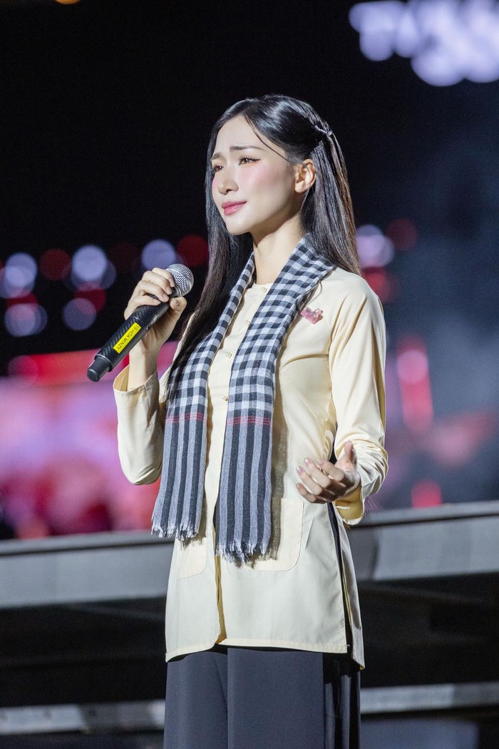 Những yếu tố khiến Hòa Minzy tạo "cơn sốt" tỉ view 
- Ảnh 1.