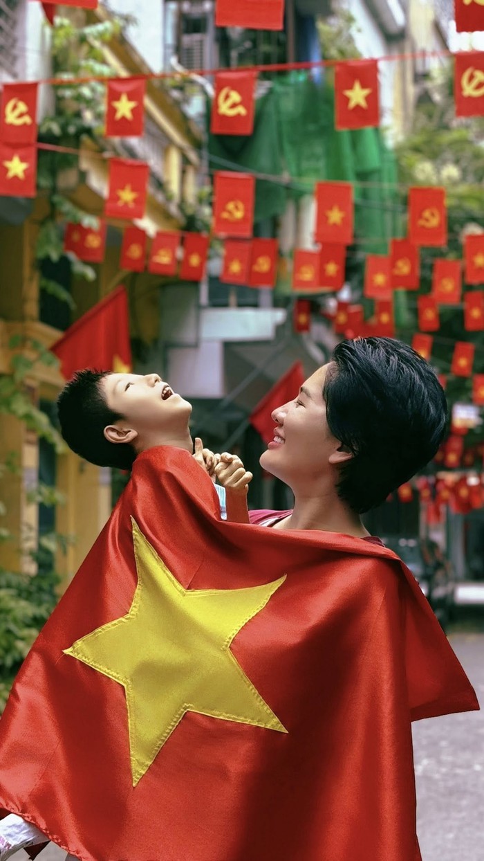 Minh Cúc và mùa khai giảng đặc biệt cùng con gái bại não: "Tôi không coi con là gánh nặng"
- Ảnh 1. Minh Cúc và mùa khai giảng đặc biệt cùng con gái bại não: "Tôi không coi con là gánh nặng"
- Ảnh 1.