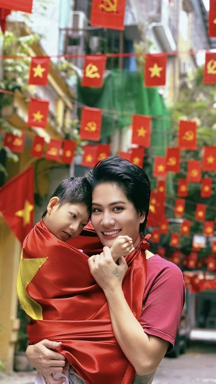 Minh Cúc và mùa khai giảng đặc biệt cùng con gái bại não: "Tôi không coi con là gánh nặng"
- Ảnh 2. Minh Cúc và mùa khai giảng đặc biệt cùng con gái bại não: "Tôi không coi con là gánh nặng"
- Ảnh 2.