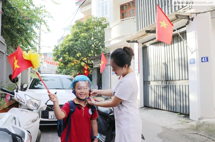 Theo chân học sinh lớp 1 dự Lễ khai giảng đặc biệt- Ảnh 8. Theo chân học sinh lớp 1 dự Lễ khai giảng đặc biệt- Ảnh 8.