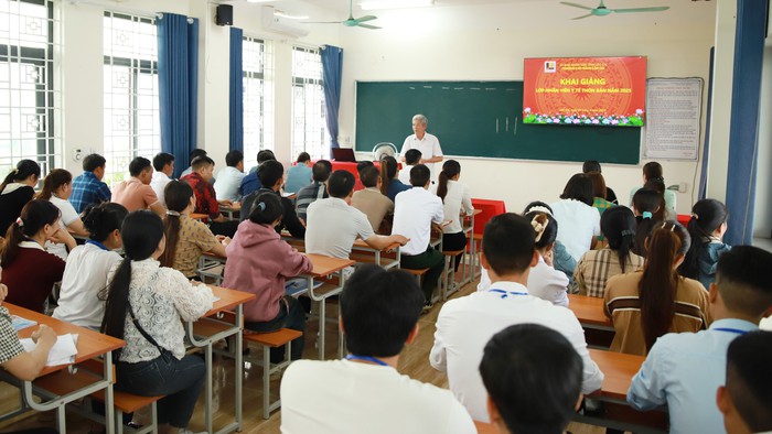 Mở lớp đào tạo nhân viên y tế thôn bản cho 60 học viên- Ảnh 1. Mở lớp đào tạo nhân viên y tế thôn bản cho 60 học viên- Ảnh 1.